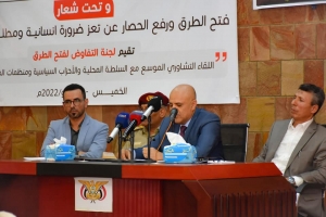 محافظ تعز يدعو المجتمع الدولي إلى الضغط على الحوثيين لرفع الحصار عن المدينة