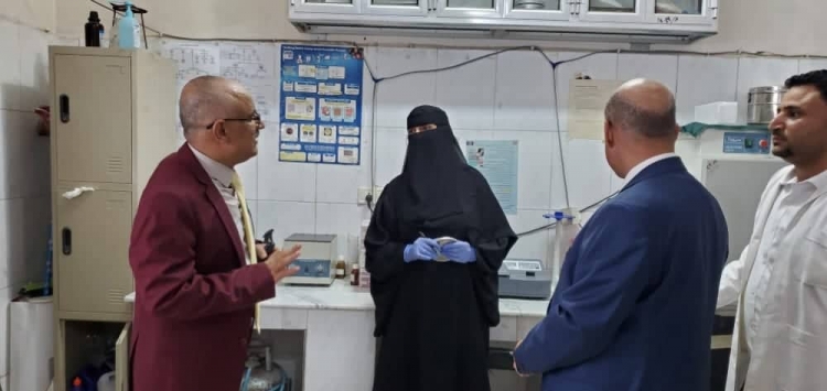مدير مكتب الصحة بتعز يتفقّد المرافق الصحية في مديريتي القاهرة والمظفر