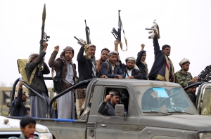 الحكومة اليمنية تحذر من بيع مليشيا الحوثي أصول عدد من البنوك الخاصة في مناطق سيطرتها