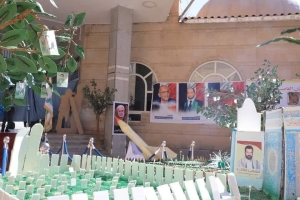 المليشيا تقيم معرض لأسلحة وقتلى حوثيين وإيرانيين في جامعة العلوم والتكنولوجيا بصنعاء