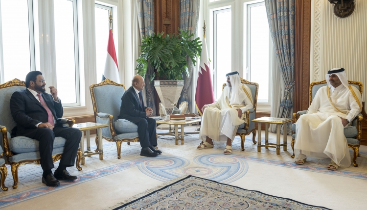 الرئيس العليمي يتوجه إلى الدوحة لتقديم واجب العزاء في وفاة الشيخ حمد آل ثاني