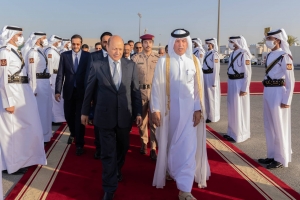 الرئيس العليمي يغادر الدوحة متجها إلى الرياض في طريق العودة إلى عدن