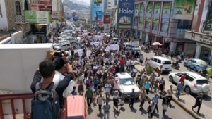 محتجون في تعز يطالبون بوقف الجرائم التي تطال سكان المدينة
