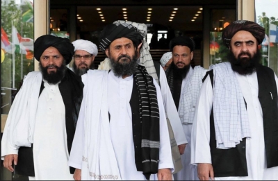 طالبان على أبواب العاصمة كابل.. الرعايا الأجانب يفرون وأميركا تتلف مواد حساسة بسفارتها