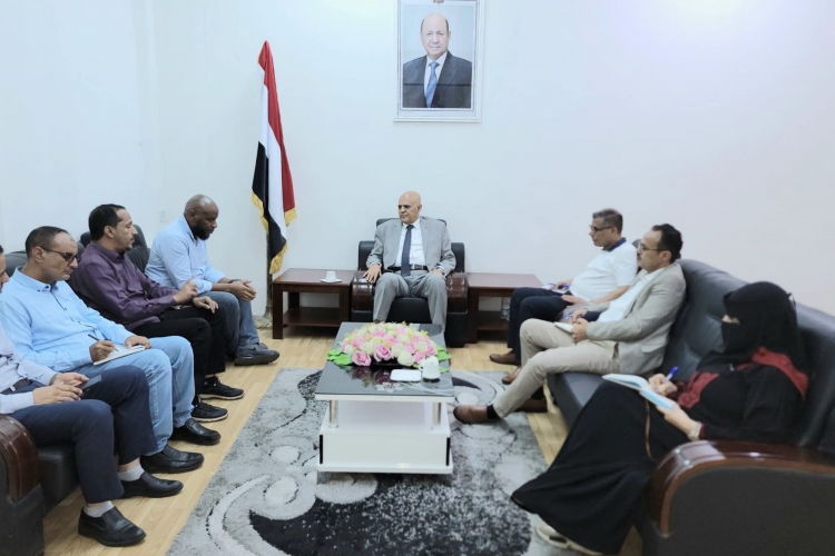 محافظ تعز يبحث مع أطباء بلا حدود توسيع التدخلات الطبية في المناطق الأكثر احتياجًا