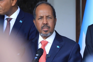 الرئيس الصومالي يعلن عن ضبط خلية تهريب أسلحة تربط الحوثيين بتنظيم داعش
