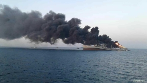 صحيفة إسرائيلية: احتراق 16 سفينة إيرانية تقل عسكريين متجهين للحوثيين