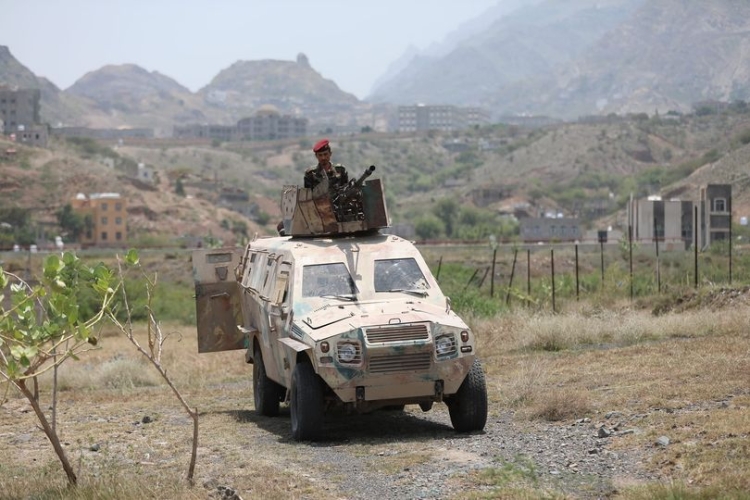 الجيش اليمني يخوض اشتباكات مع الحوثيين غربي تعز