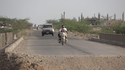 كيف تعمل مليشيا الحوثي على عقاب أبناء تعز من خلال قطعها طريق  حيس - الجراحي؟