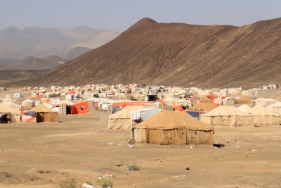 بسبب الغارات الأمريكية... نزوح 70 أسرة من مناطق الحوثيين الى المناطق المحررة
