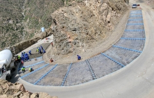مهندس مشروع طريق هيجة العبد لـ تعز تايم: تم إنجاز 45% من المشروع حتى الآن