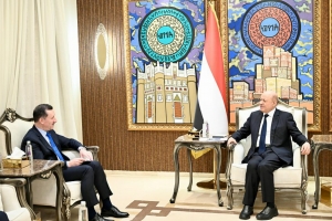الرئيس العليمي يحذر من تجاهل دور النظام الإيراني في أي ترتيبات للتهدئة خلال استقباله القائم بأعمال السفارة التركية