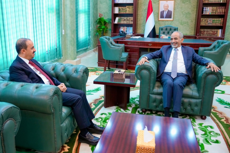 الفريق الصبيحي يلتقي وزير الإعلام ويوجه بحشد كافة الامكانيات لدعم معركة الوعي