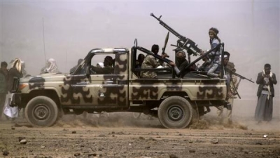 مليشيا الحوثي تطلق حملة مسلحة ضد مدرسة في تعز وتعتقل مجموعة من مدرسيها