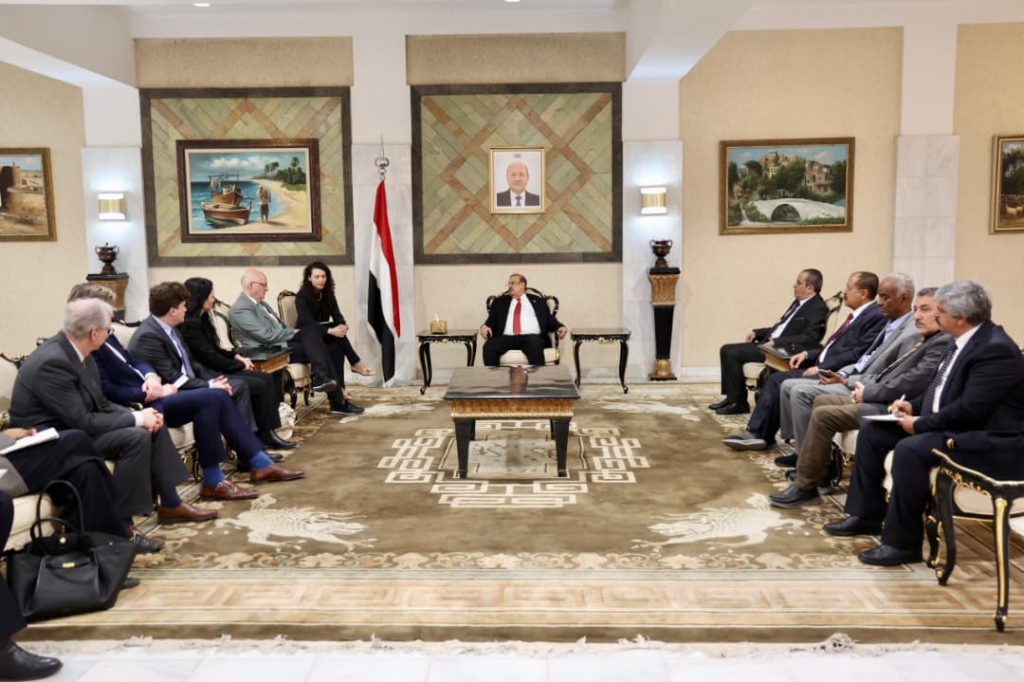 رئيس مجلس النواب يلتقي وفدًا برلمانيًا ألمانيًا ويؤكد تمسك الشرعية بالسلام واستعادة الدولة