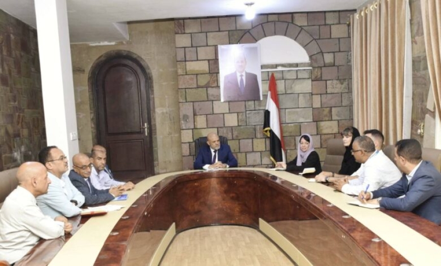 محافظ تعز يبحث مع وكالة سويسرية تعزيز التدخلات الإنسانية والتنموية المستدامة