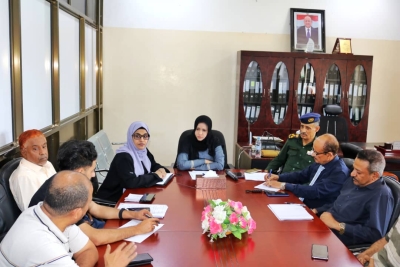 تعز.. السلطة المحلية تقر تنفيذ حملة لإغلاق شركات الأدوية والصيدليات المخالفة