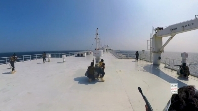 سفينتان تجاريتان تحولان مسارهما بعيدا عن منطقة البحر الأحمر بعد استيلاء الحوثيين على سفينة جالاكسي ليدر