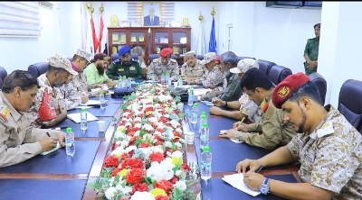 لقاء عسكري في عدن يناقش تنفيذ التوجيهات لتعزيز الأمن وإخراج المعسكرات من المدينة