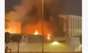 حريق في القنصلية الأمريكية بدبي إثر استهداف بطائرة مسيّرة