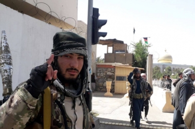آخر التطورات في أفغانستان.. طالبان تدخل العاصمة كابل والرئيس يغادر البلاد