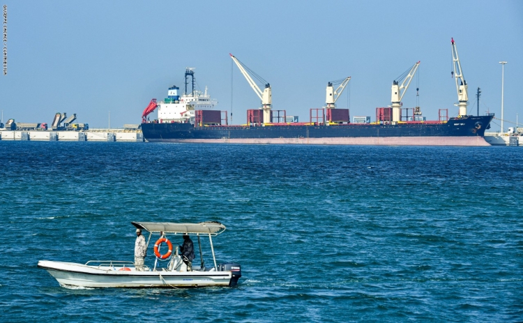 قطر تعلن موقفها من استهداف ناقلة نفط في ميناء جدة