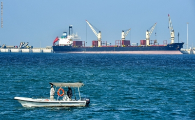قطر تعلن موقفها من استهداف ناقلة نفط في ميناء جدة