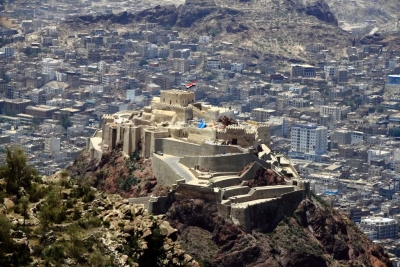 بعد صمودٍ لأكثر من 800 عام.. قلعة القاهرة في تعز مهددة بالانهيار وأضرارها قد تصبح غير قابلة للإصلاح.
