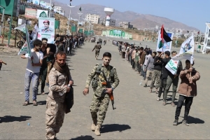 مليشيا الحوثي تفرض دورات عسكرية على طلاب ومعلمي الثانوية العامة