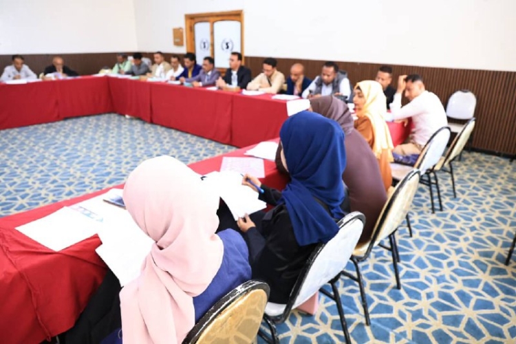 لقاء تشاوري في تعز يوصي بإنشاء وحدة قانونية لحماية الصحفيين وتفعيل القنوات الرسمية للمعلومات