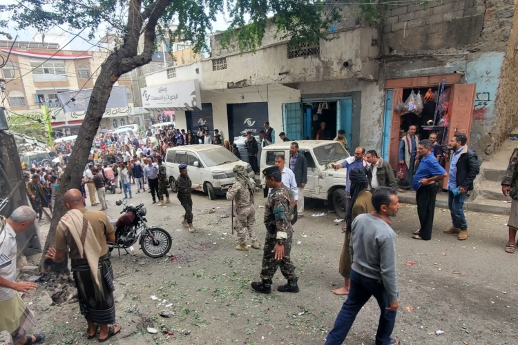 وزارة الداخلية تعلن ضبط 14 متهماً في واقعة الانفجار بالقرب من مقر "الإصلاح" في تعز