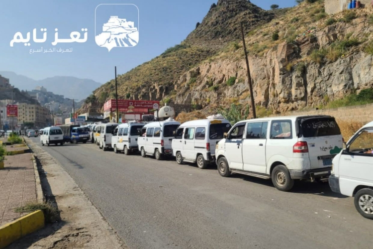 تعز .. أزمة غاز خانقة تواجه السكان وسائقي مركبـات النقل في ظل تراجع الإمدادات بنسبة 80٪ خلال الأيام الماضية