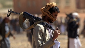 منظمات حقوقية تدين اعتقال الحوثيين 25 من ملاك محلات الصرافة في البيضاء