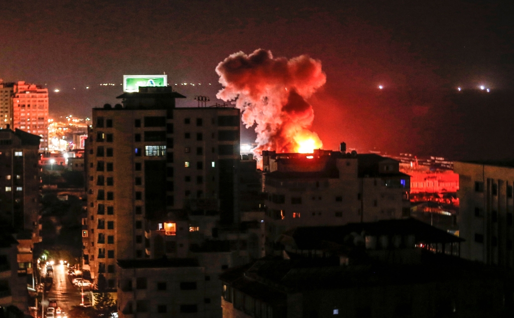 قصف الأحياء السكنية بشكل متتالٍ في غزة.. تكتيك إسرائيلي جديد تمهيداً لحرب برية؟