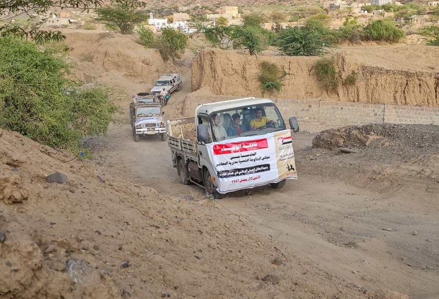 مجلس المقاومة الشعبية في المعافر بتعز يُسيّر قافلة غذائية وفاءً ودعمًا للمرابطين في جبهة الكدحة