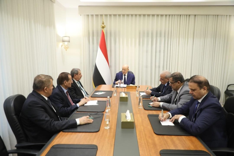 الرئيس العليمي يشيد بالتكامل البناء بين سلطات انفاذ القانون لردع المخططات الإرهابية