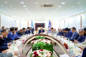 وزير الدفاع يشارك في اجتماع لقيادات المجلس الانتقالي برئاسة الزبيدي