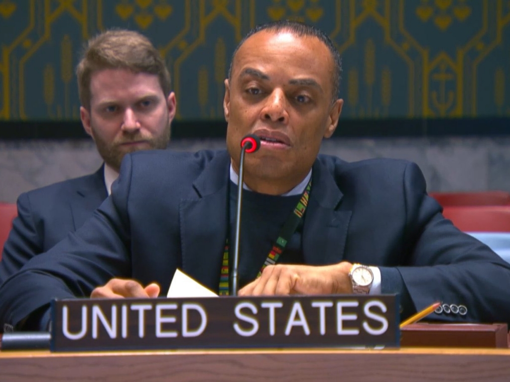 واشنطن تطالب بآلية بحرية جديدة لوقف تدفق السلاح إلى الميليشيا في اليمن وتشدد على تنفيذ العقوبات الدولية