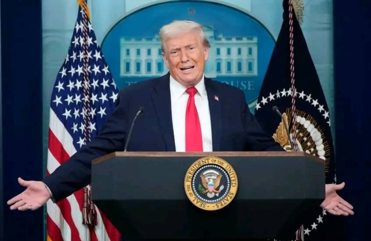 ترامب يهدد إيران برد "مزلزل" في حال تعرض حياته للخطر