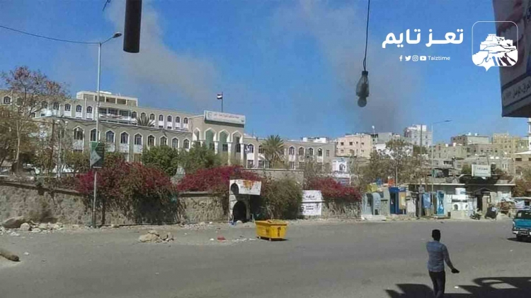 تعز: الحوثيون يقصفون الأحياء السكنية بعد تلقيهم الهزائم في الجبهات