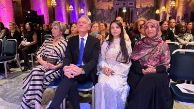 ستوكهولم.. توكل كرمان تسلم جائزة السلام الدولية للأطفال للسورية بانا العبد