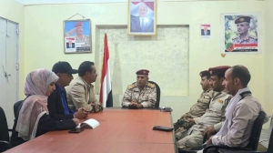 اللجنة الوطنية للتحقيق تطلع على أوضاع المحتجزين على ذمة الحرب في اللواء 35 مدرع بتعز