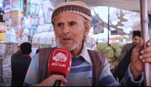شاهد: بائع خضروات في تعز يتحدث لتعز تايم حول ارتفاع الأسعار