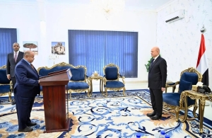 الخنبشي يؤدي اليمين الدستورية والعليمي يؤكد أن حضرموت ستظل في صدارة أولويات الدولة