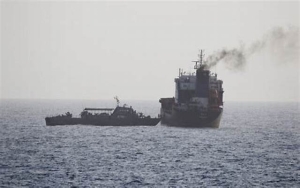 البحرية البريطانية تقول إن 6 زوارق اقتربت من سفينة قبالة سواحل اليمن