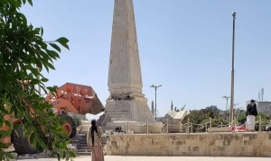 شاهد: الحوثيون يهدمون النصب التذكاري التركي في صنعاء