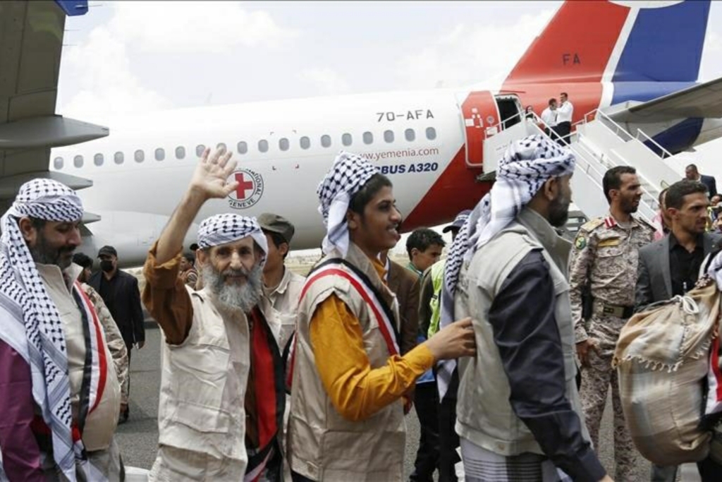 الحكومة اليمنية تتهم المليشيا بشلّ مفاوضات الأسرى وتحويل الملف إلى ورقة ابتزاز سياسي