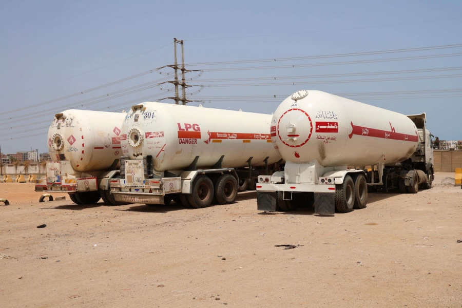 مصادر مسؤولة: كميات إضافية من الغاز المنزلي في طريقها إلى تعز وعدن ولحج لتجاوز أزمة التوزيع