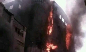 قوات مدعومة من الإمارات تحرق منزل قائد عسكري في عدن