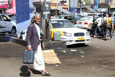 قرض بمليار دولار مقابل إجراءات موجعة.. الحكومة اليمنية تبدأ رفع دعم الكهرباء وتوسيع الإصلاحات